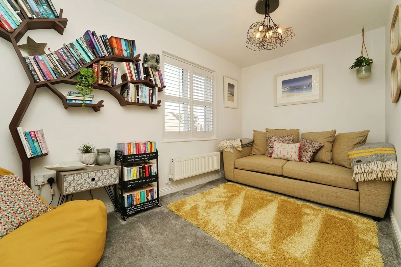 Lyneham Drive, Quedgeley, Gloucester, Gloucestershire, GL2, photo 15