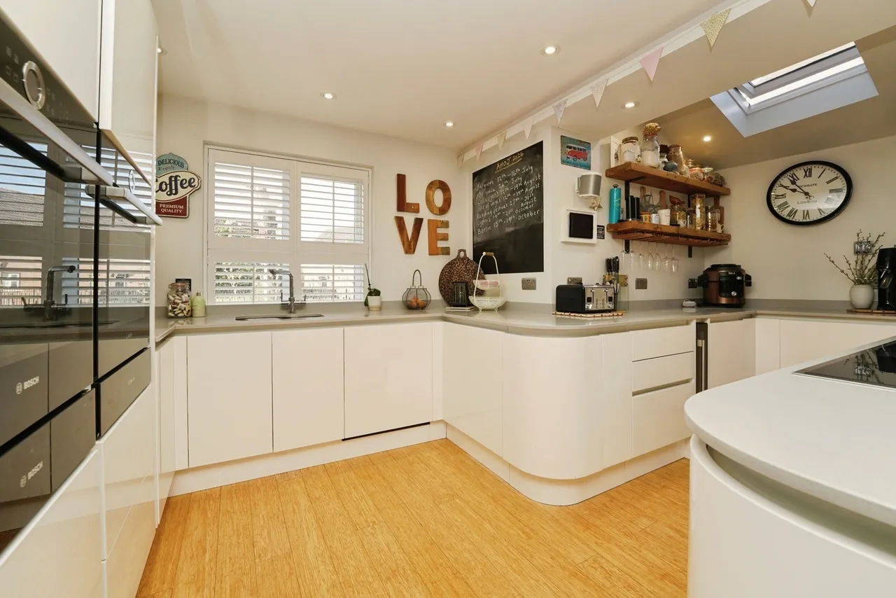 Lyneham Drive, Quedgeley, Gloucester, Gloucestershire, GL2, photo 2