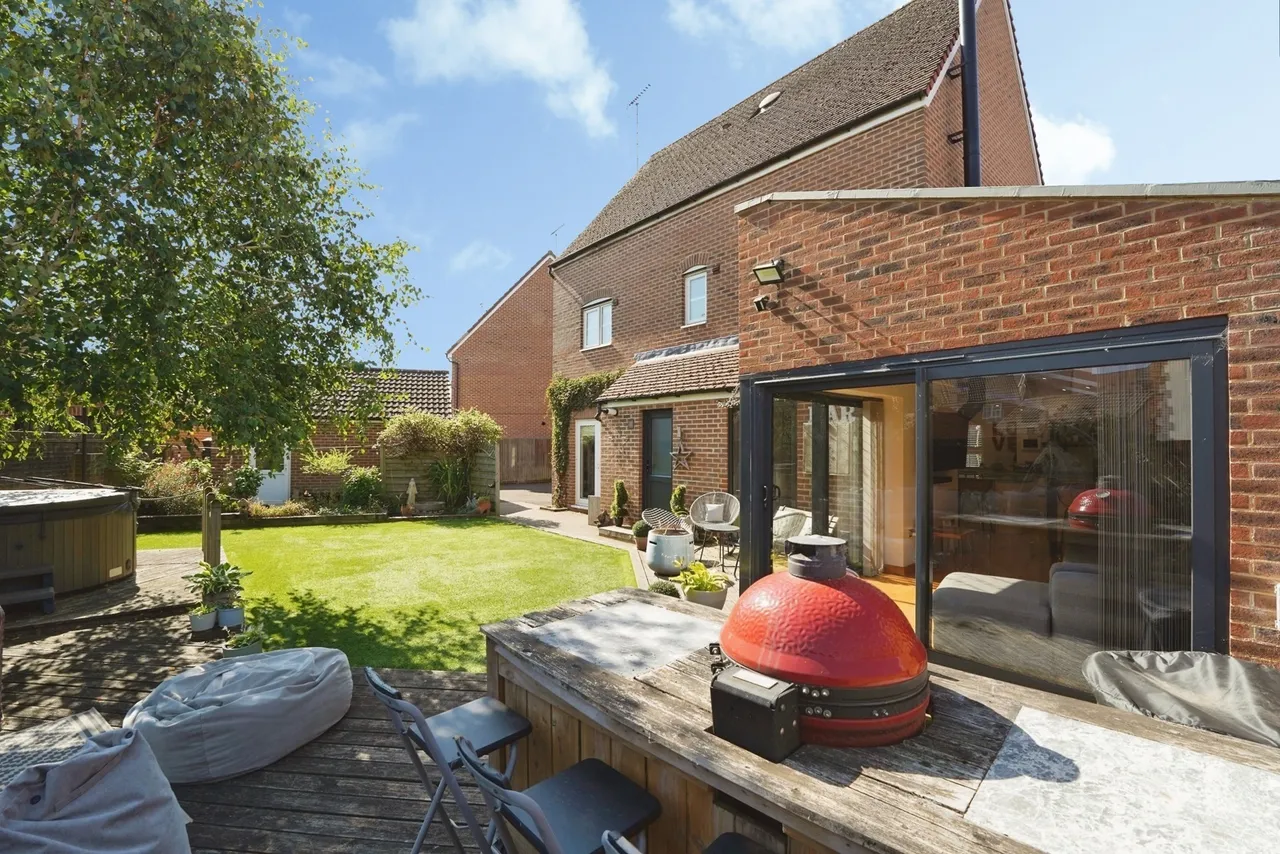 Lyneham Drive, Quedgeley, Gloucester, Gloucestershire, GL2, photo 19