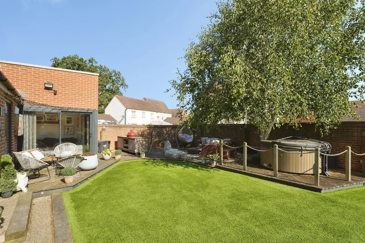 Lyneham Drive, Quedgeley, Gloucester, Gloucestershire, GL2, photo 18