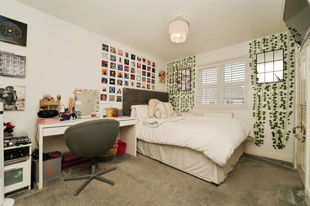 Lyneham Drive, Quedgeley, Gloucester, Gloucestershire, GL2, photo 13