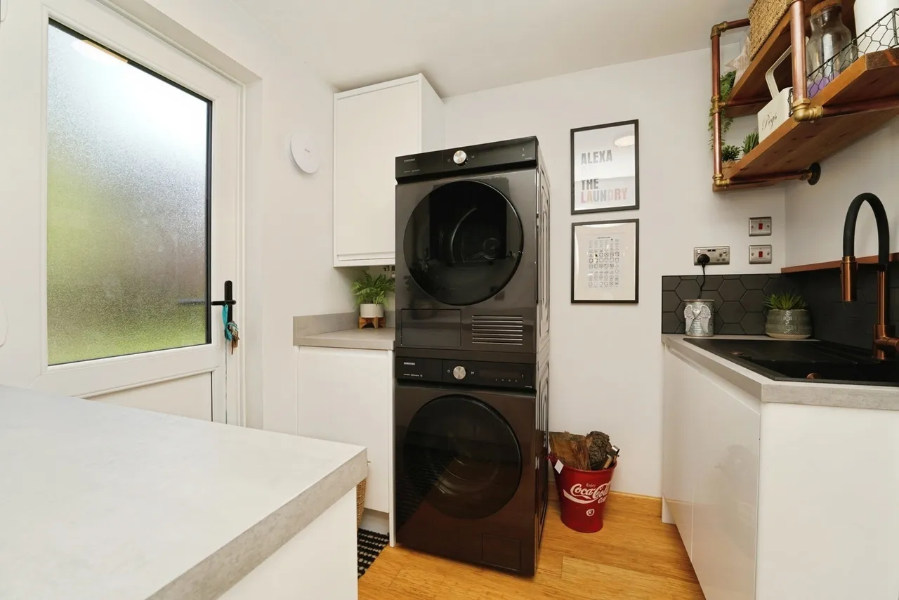 Lyneham Drive, Quedgeley, Gloucester, Gloucestershire, GL2, photo 8