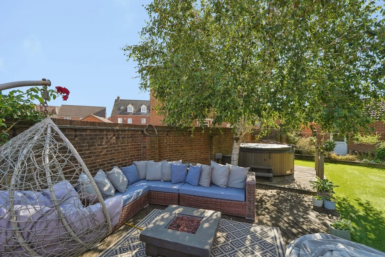 Lyneham Drive, Quedgeley, Gloucester, Gloucestershire, GL2, photo 20