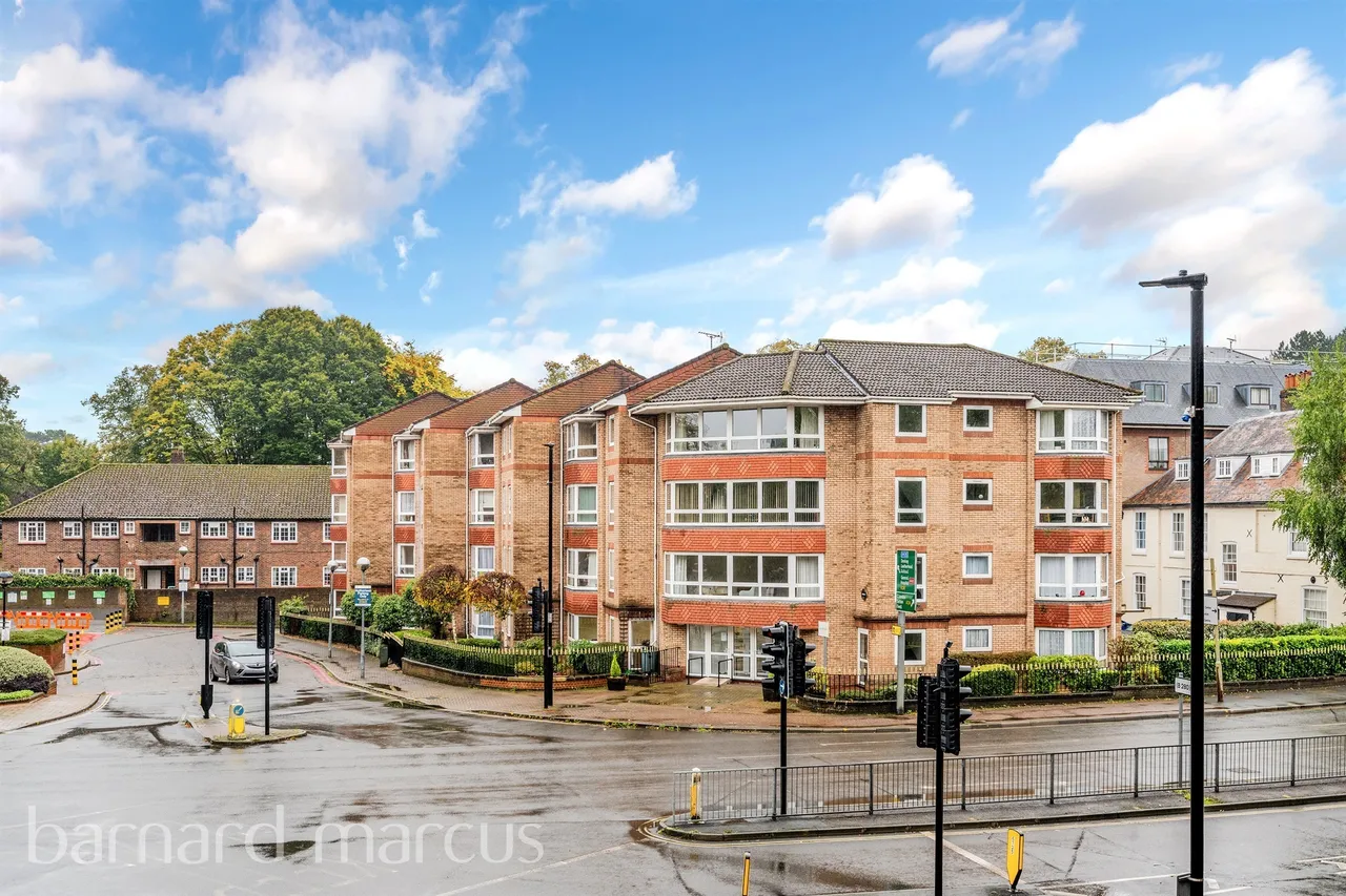 Ashley Avenue, Epsom, KT18, photo 9