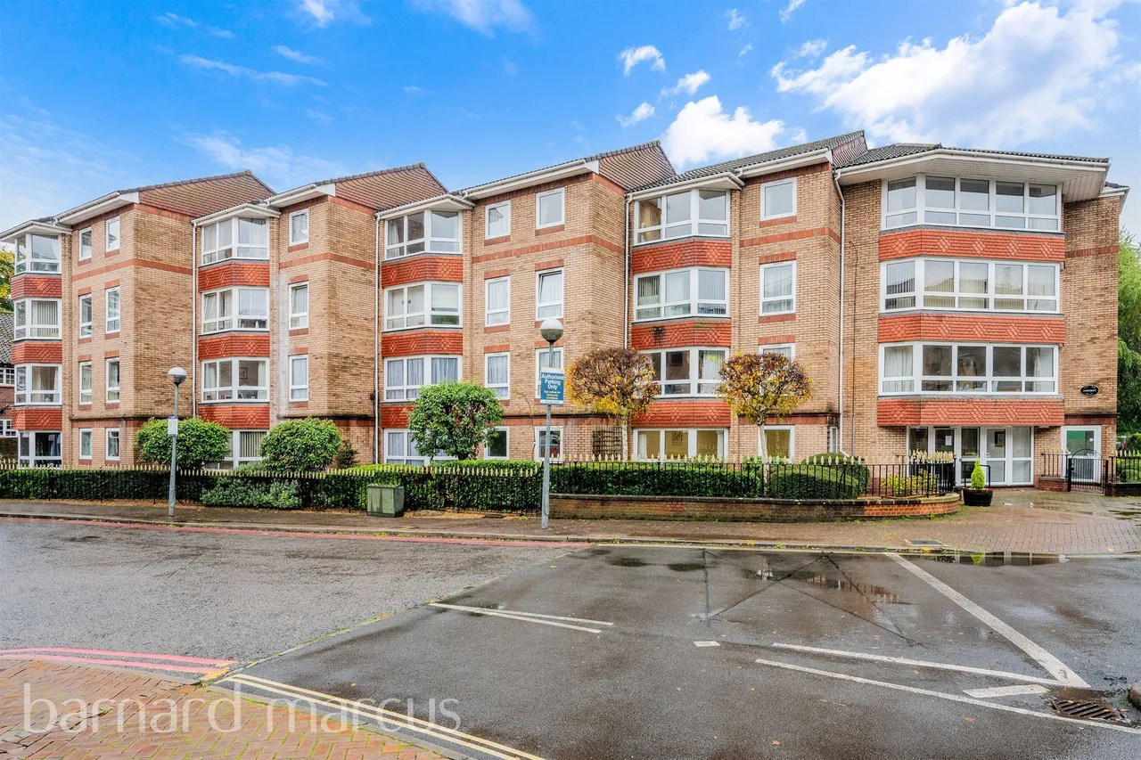 2 bed flat for sale, Ashley Avenue, Epsom, KT18