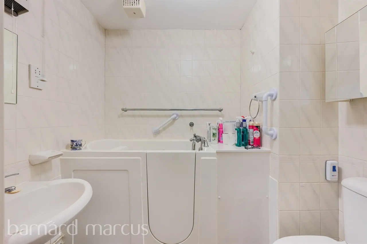 Ashley Avenue, Epsom, KT18, photo 6