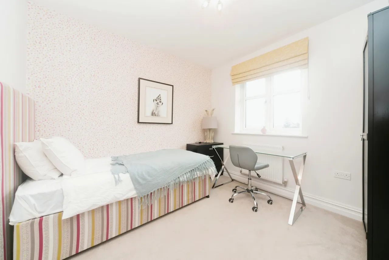 Consort Drive, Leatherhead, KT22, photo 11