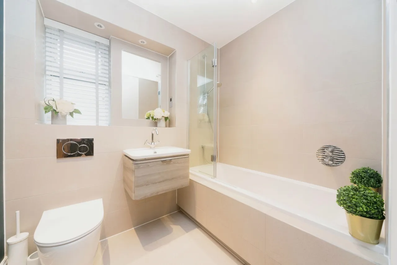 Consort Drive, Leatherhead, KT22, photo 12