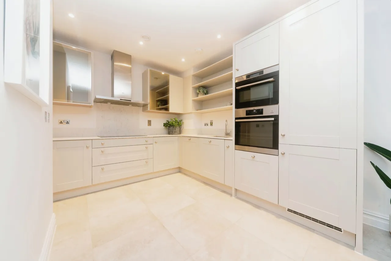 Consort Drive, Leatherhead, KT22, photo 5