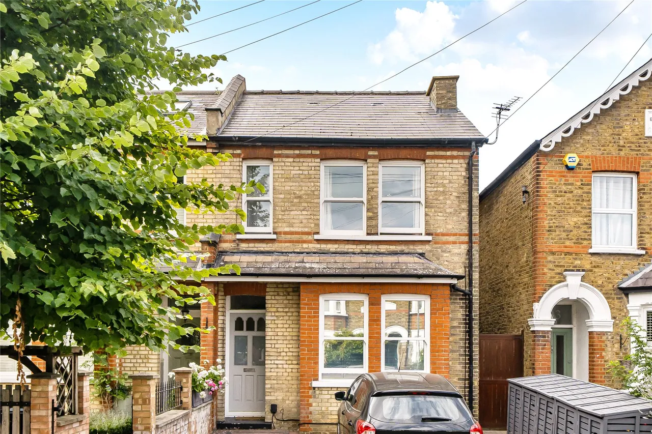 2 bed flat for sale, Douglas Road, Surbiton, KT6