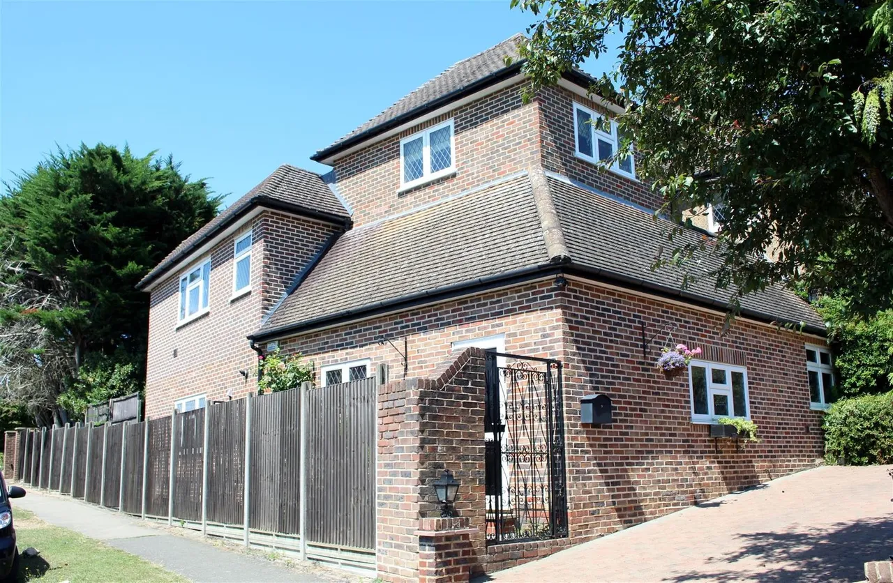 1 bed flat to rent, Mymms Drive, Brookmans Park, AL9