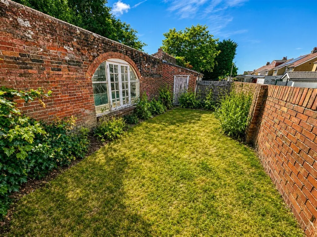 Bury Road, GOSPORT, photo 9