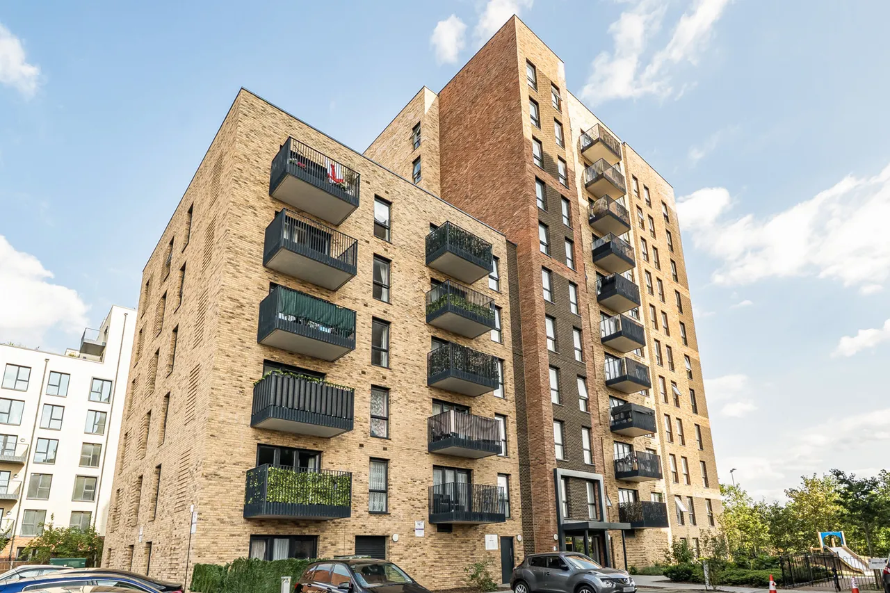 2 bed flat for sale, Sydney Road, Watford, WD18