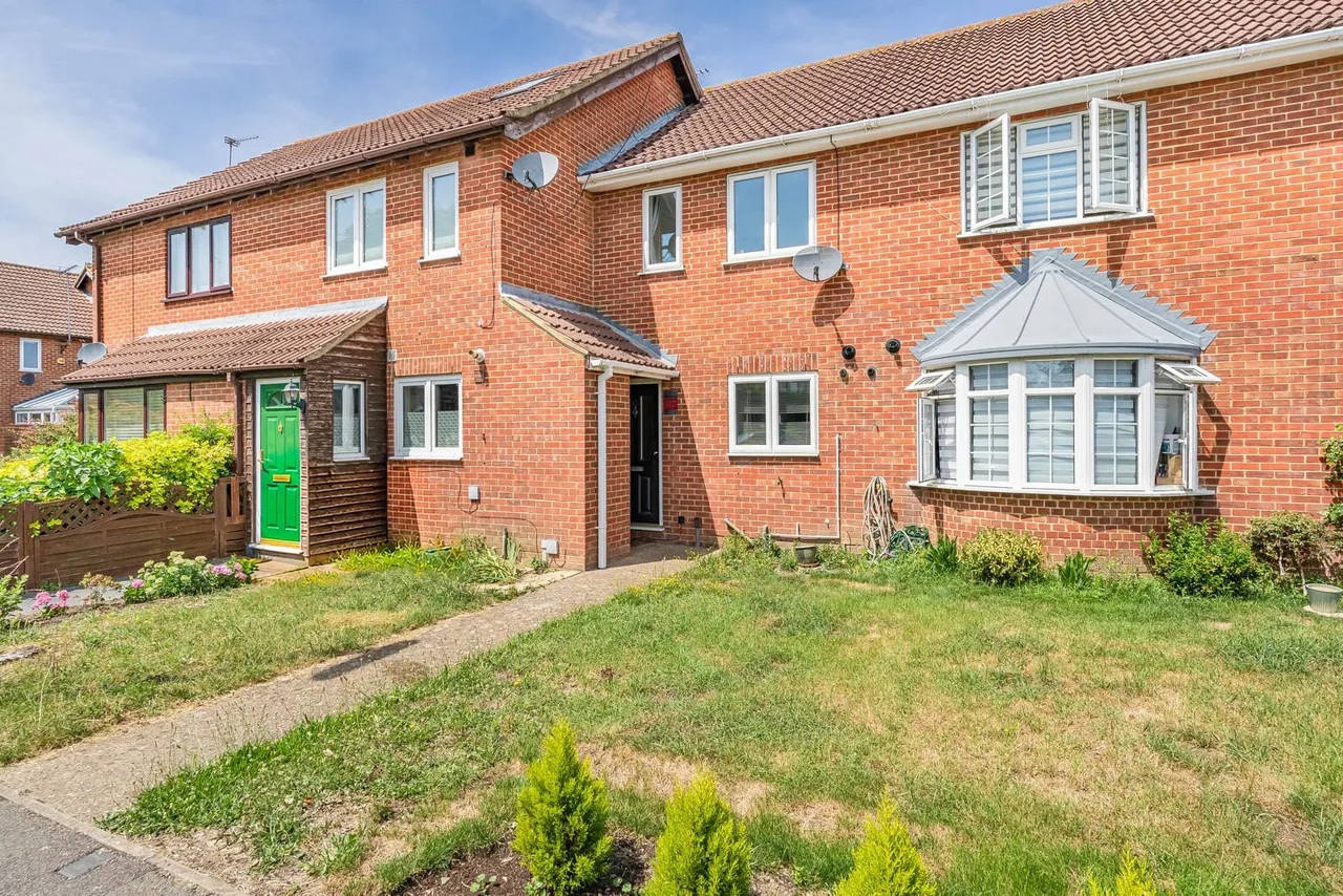2 bed house for sale, Beechwood Avenue, Sunbury-on-Thames, TW16