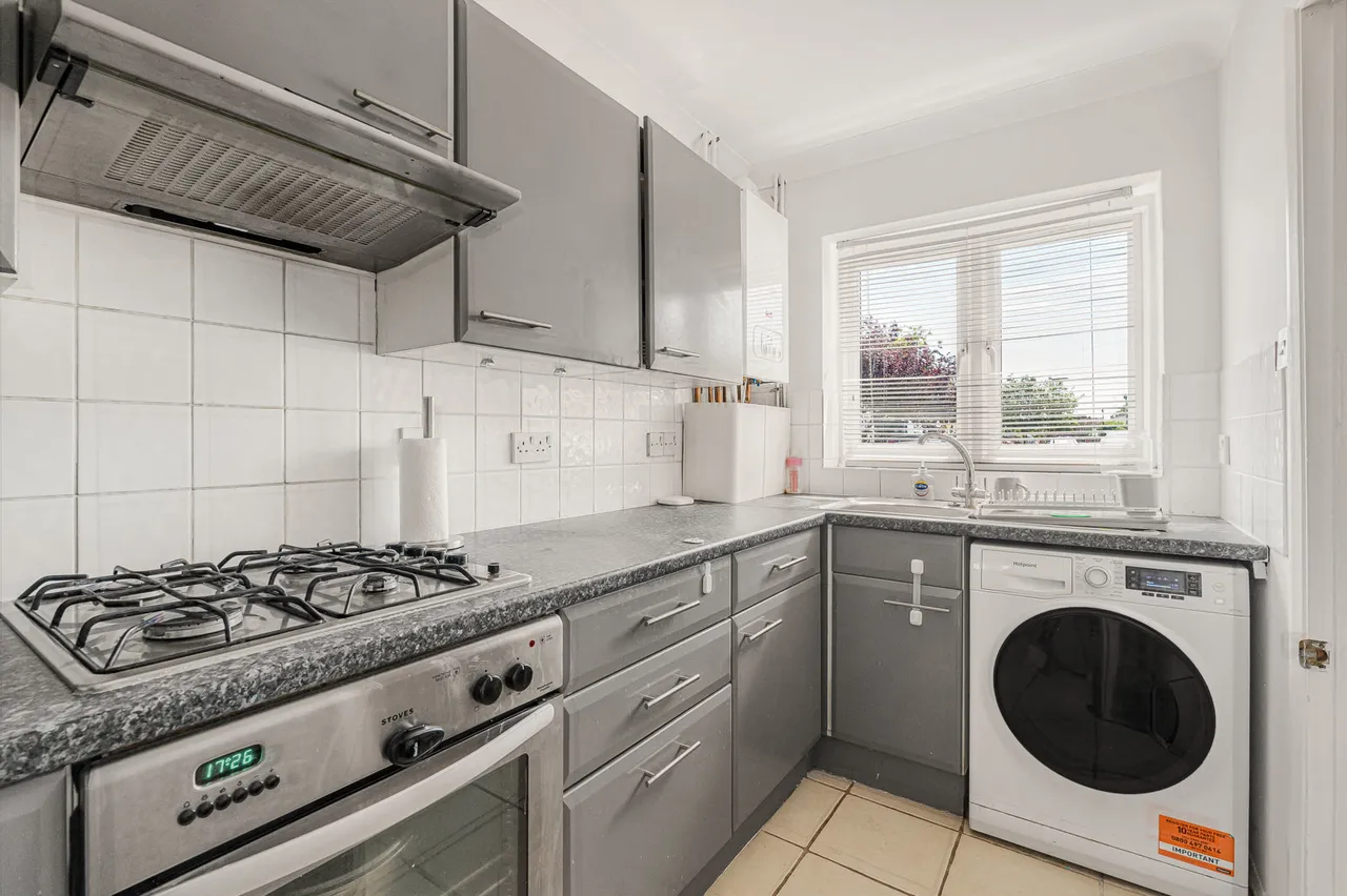 Beechwood Avenue, Sunbury-on-Thames, TW16, photo 5