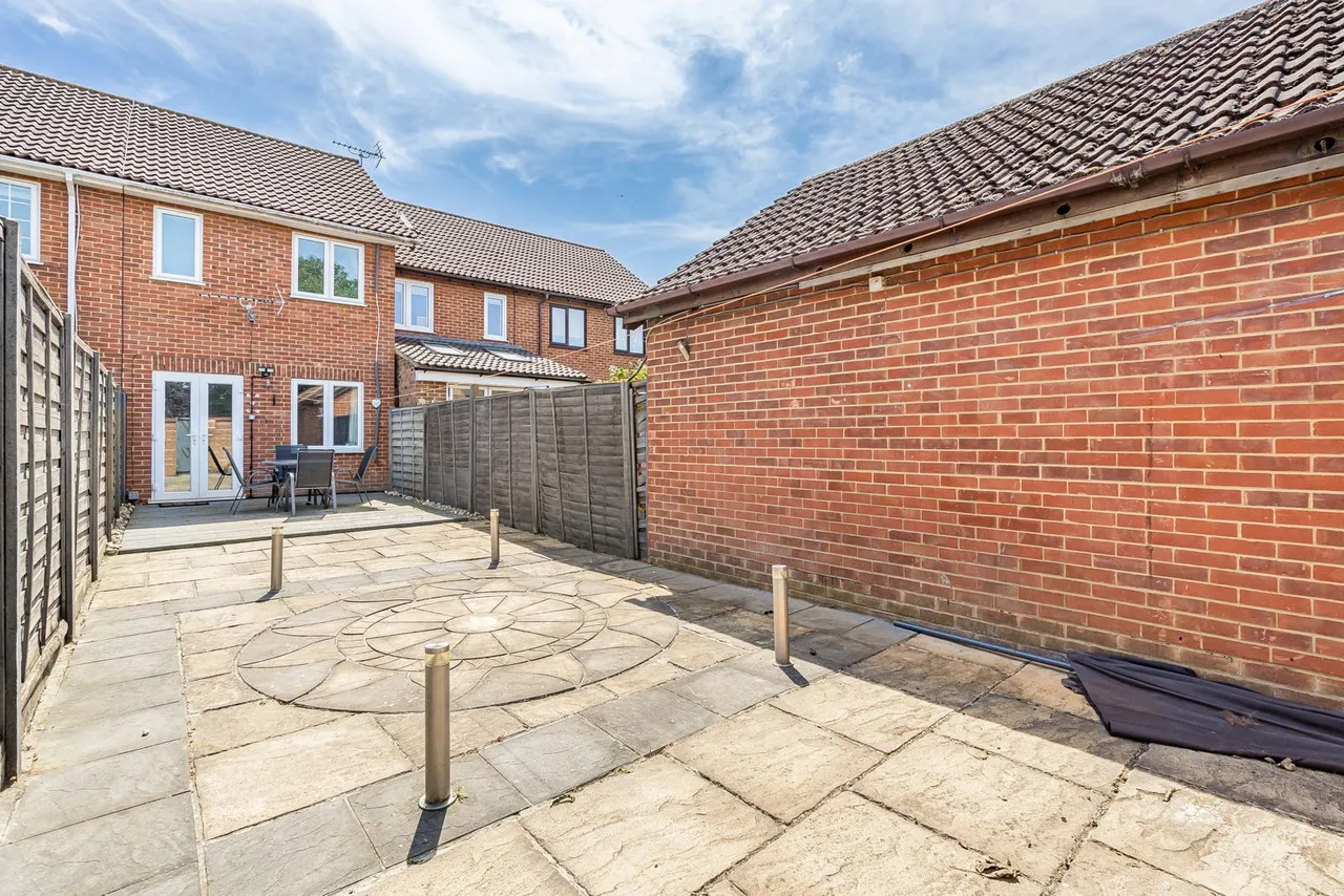 Beechwood Avenue, Sunbury-on-Thames, TW16, photo 10