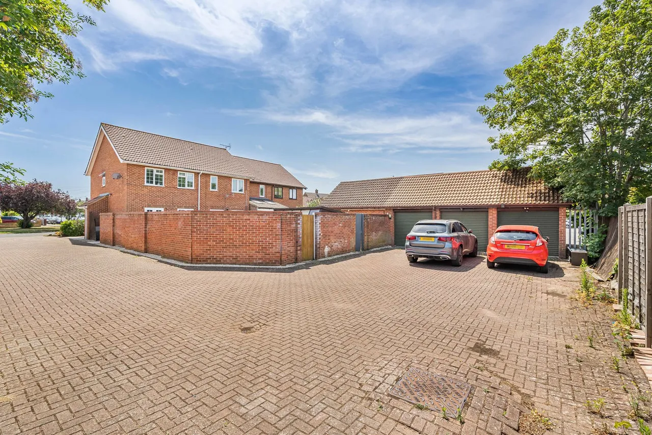 Beechwood Avenue, Sunbury-on-Thames, TW16, photo 11
