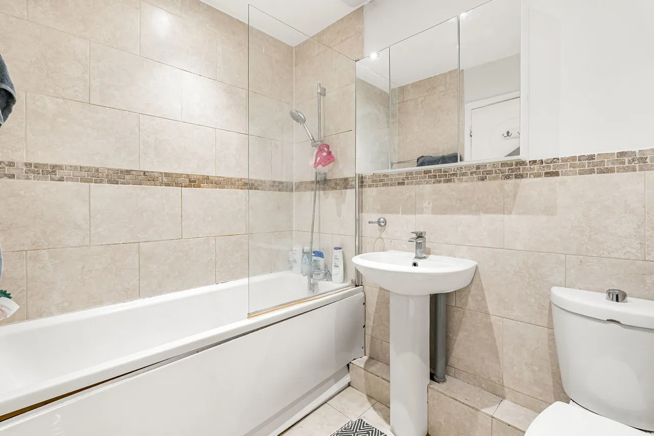 Beechwood Avenue, Sunbury-on-Thames, TW16, photo 8