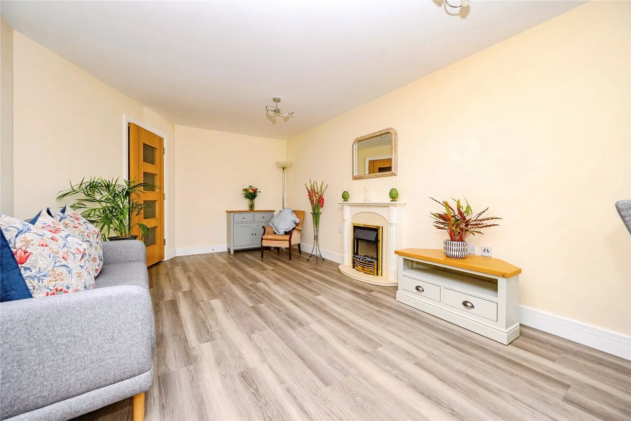 High Street North, Dunstable, Bedfordshire, LU6, photo 3
