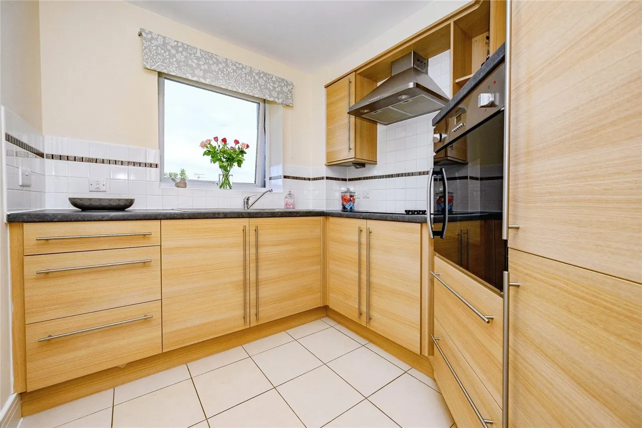 High Street North, Dunstable, Bedfordshire, LU6, photo 4