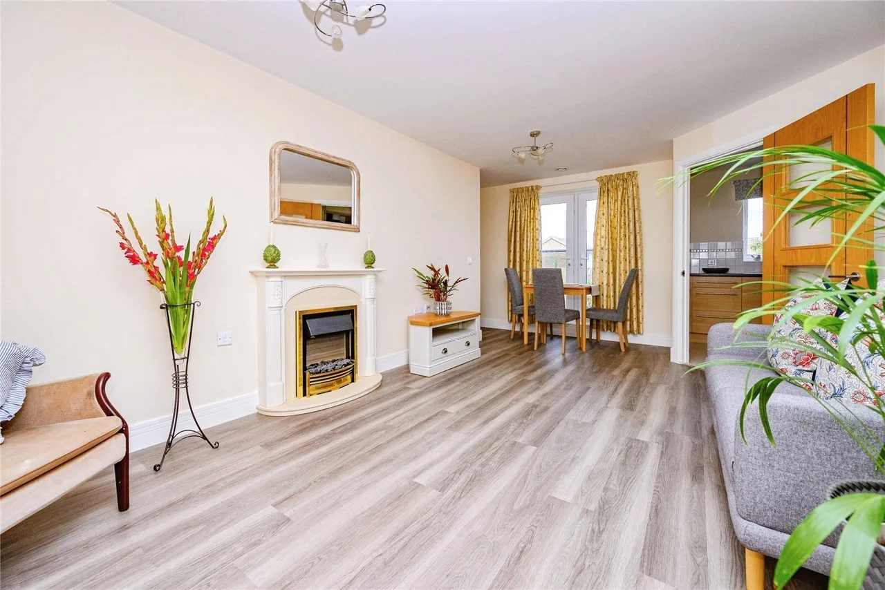 High Street North, Dunstable, Bedfordshire, LU6, photo 2