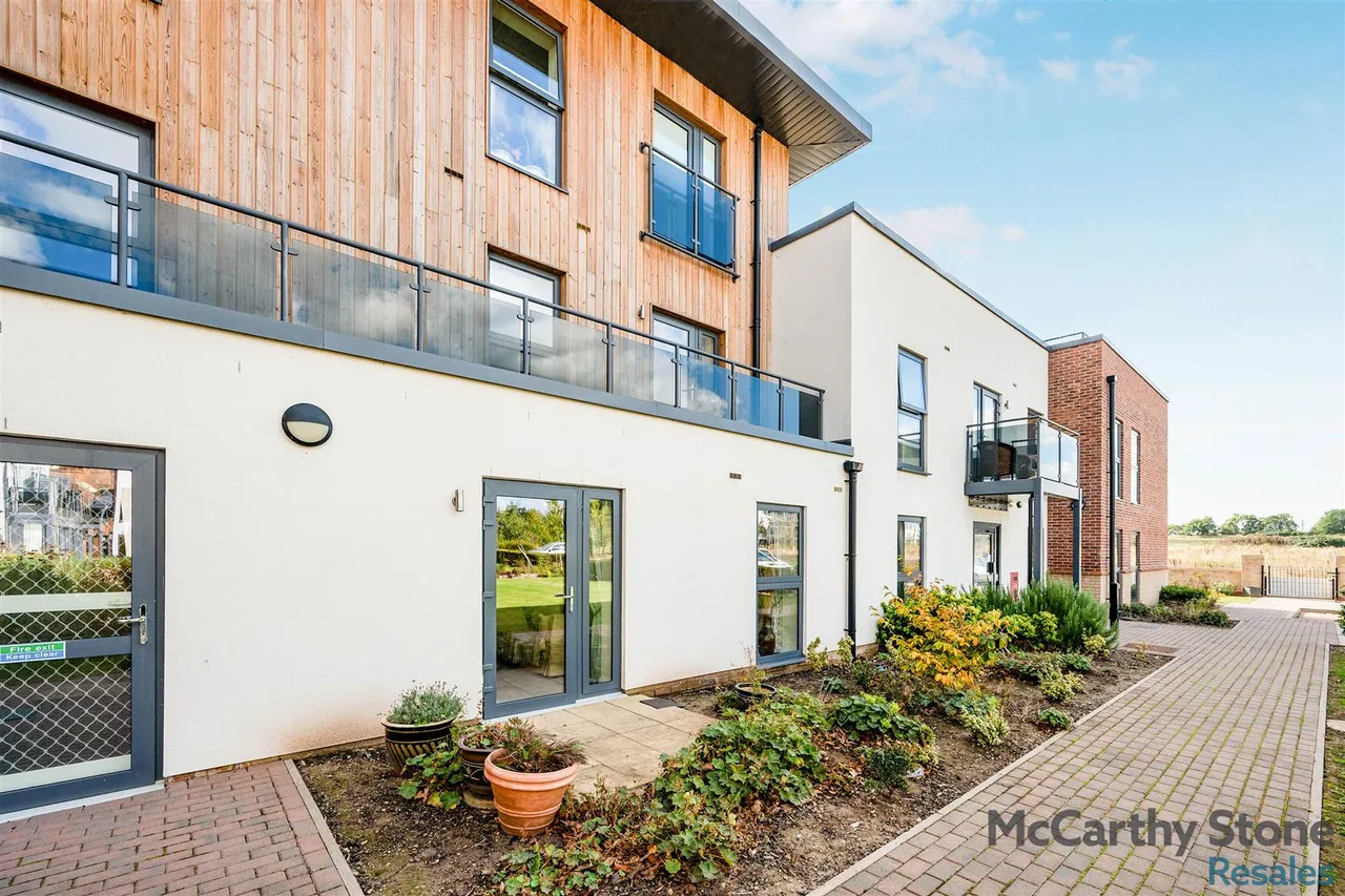 2 bed flat for sale, Springfield Close, Stratford-Upon-Avon, CV37