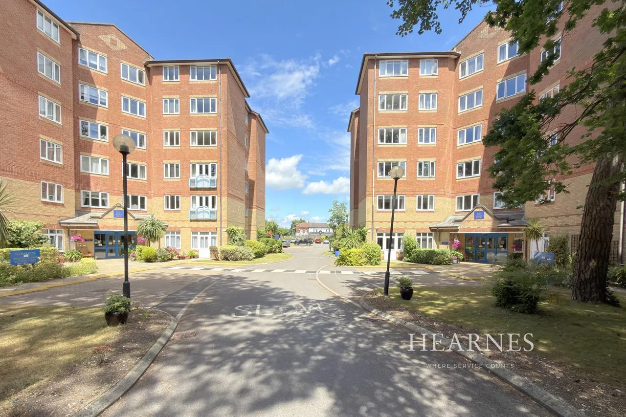 2 bed flat for sale, Melton Court, BH13