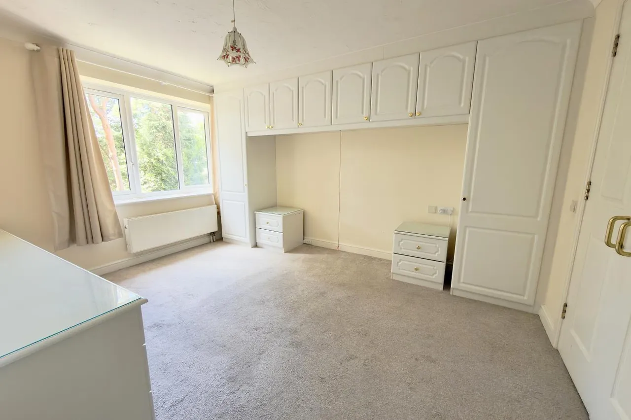 Melton Court, BH13, photo 6