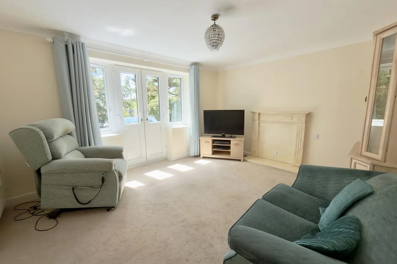 Melton Court, BH13, photo 4