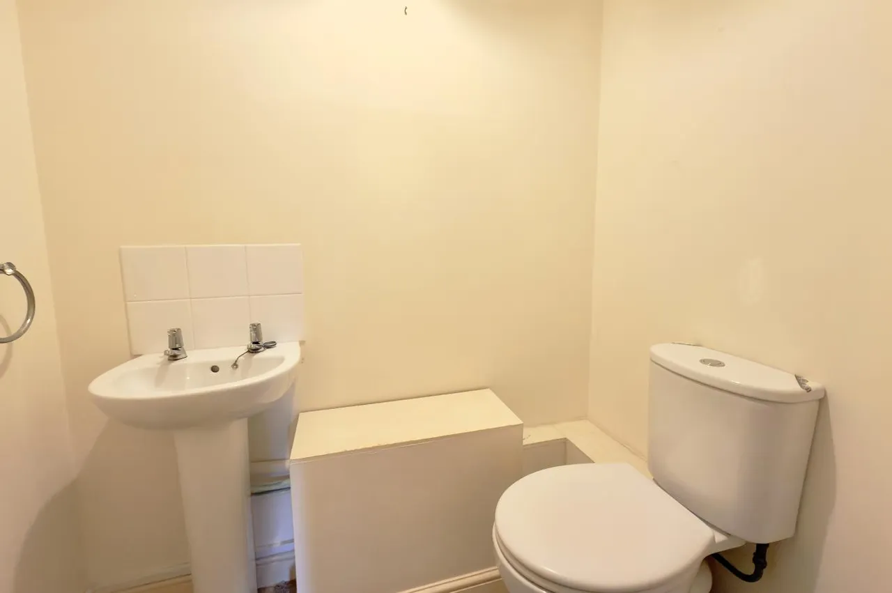 Melton Court, BH13, photo 9