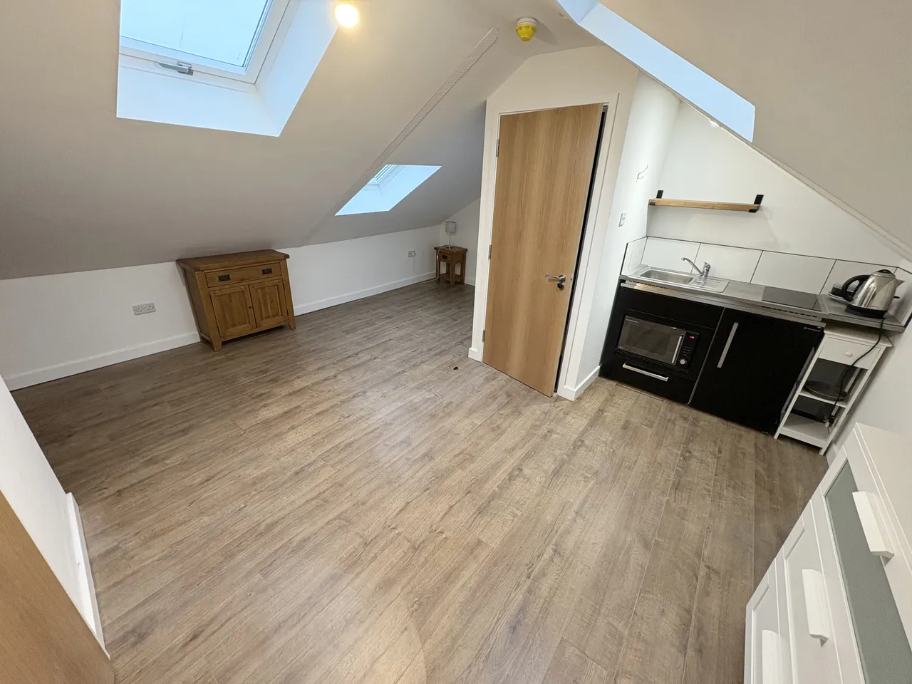 flat to rent — Main Street, Barry
