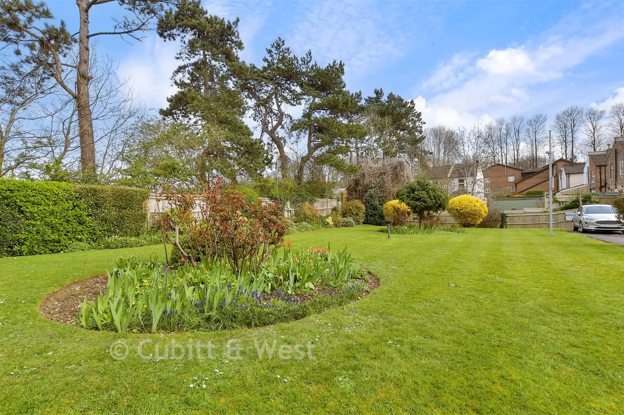 Brighton Road, Purley, CR8, photo 8