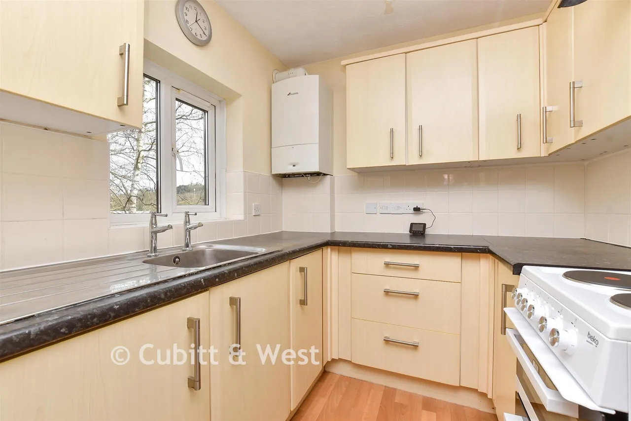 Brighton Road, Purley, CR8, photo 2