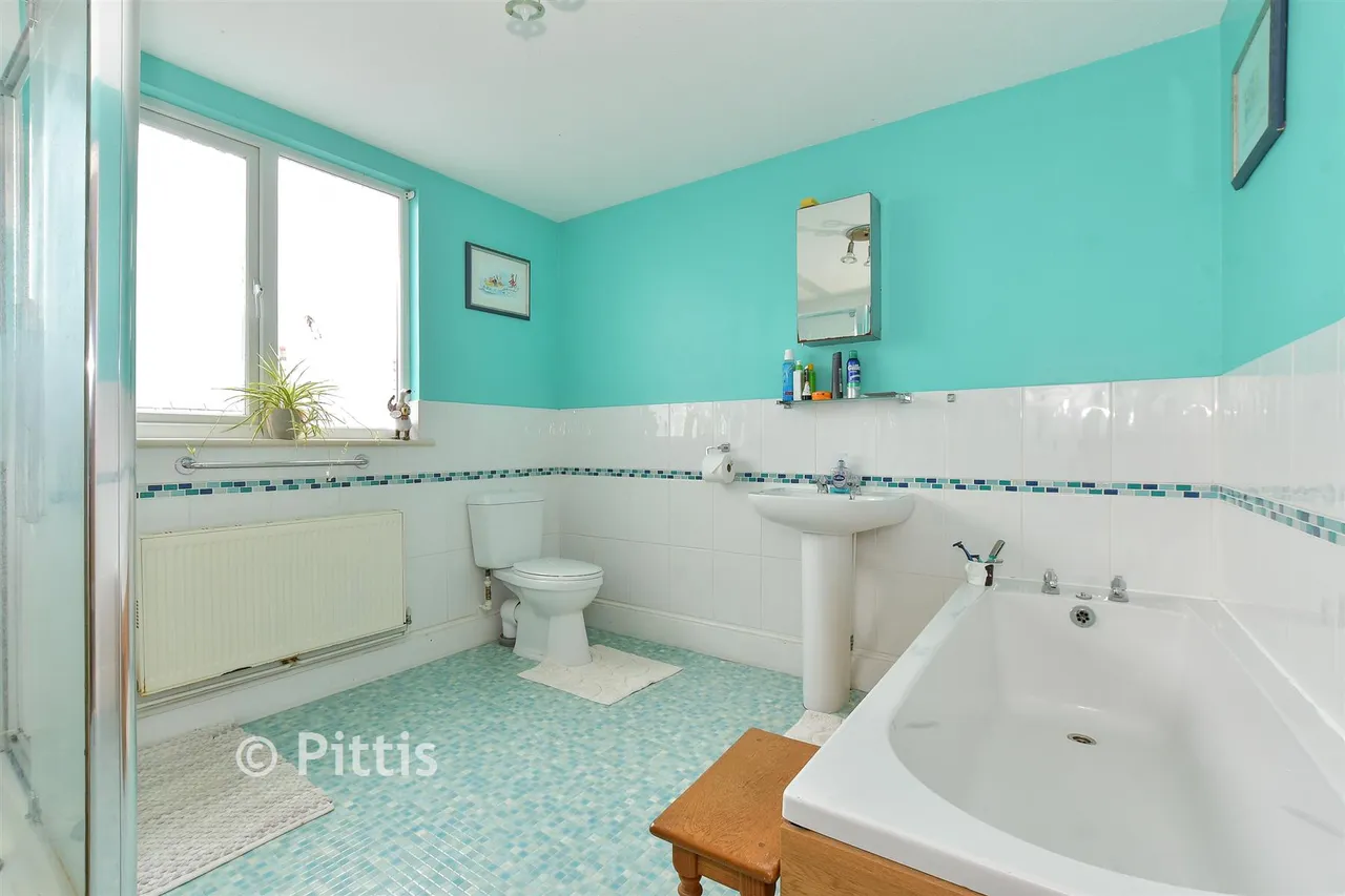 Victoria Road, Sandown, PO36, photo 10