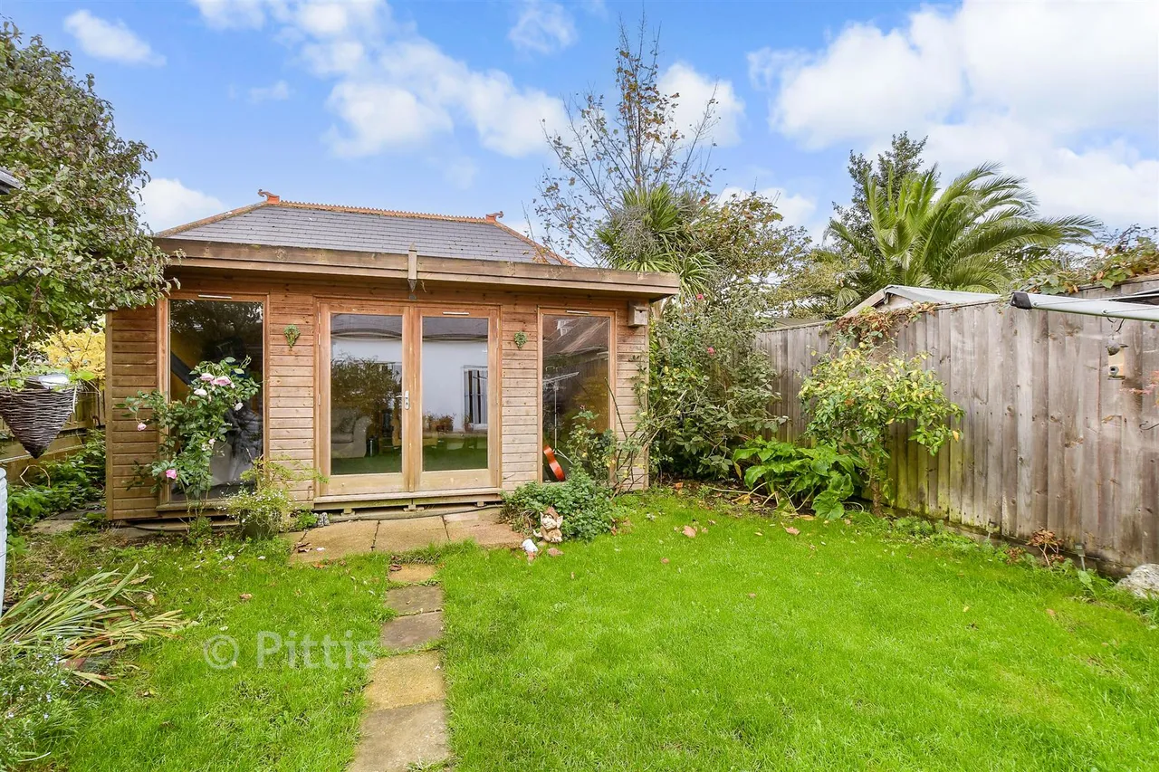 Victoria Road, Sandown, PO36, photo 12