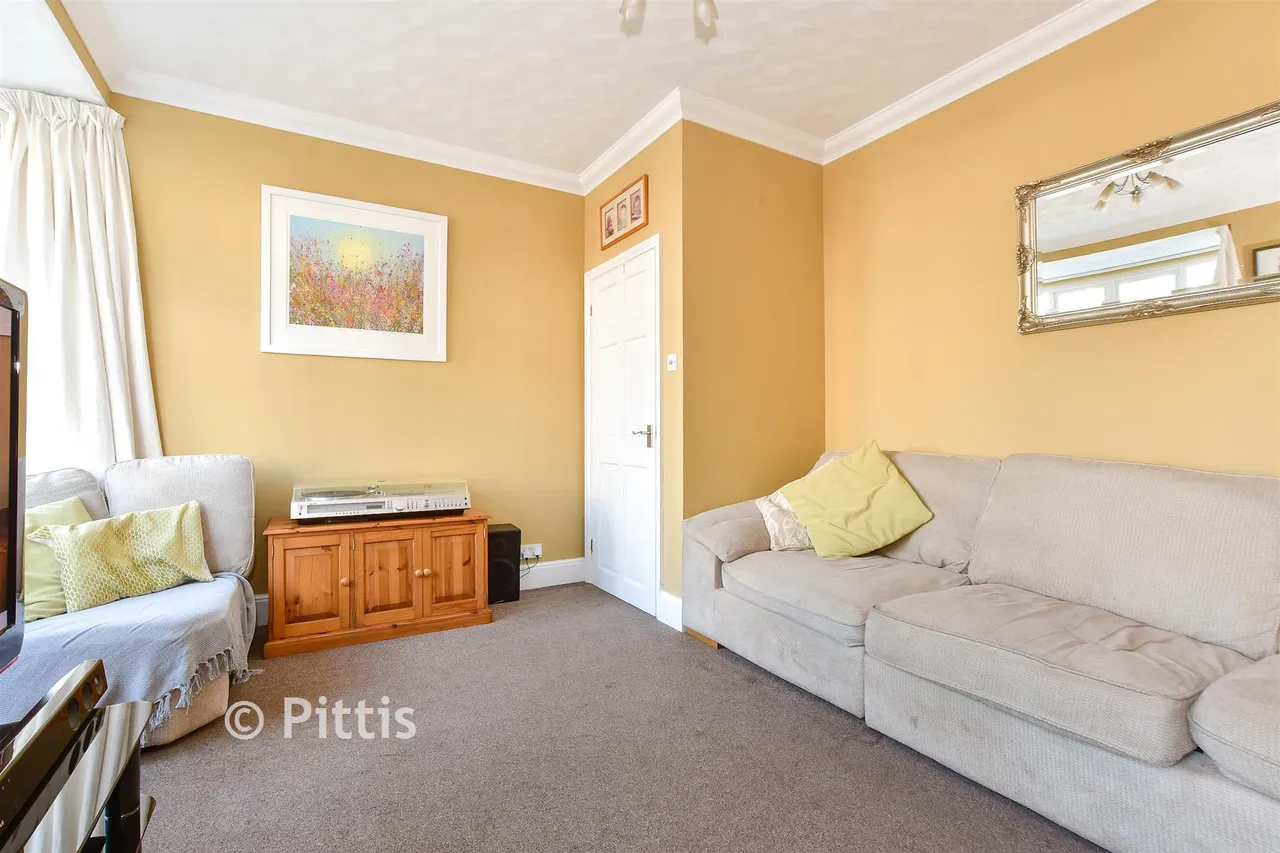Victoria Road, Sandown, PO36, photo 5