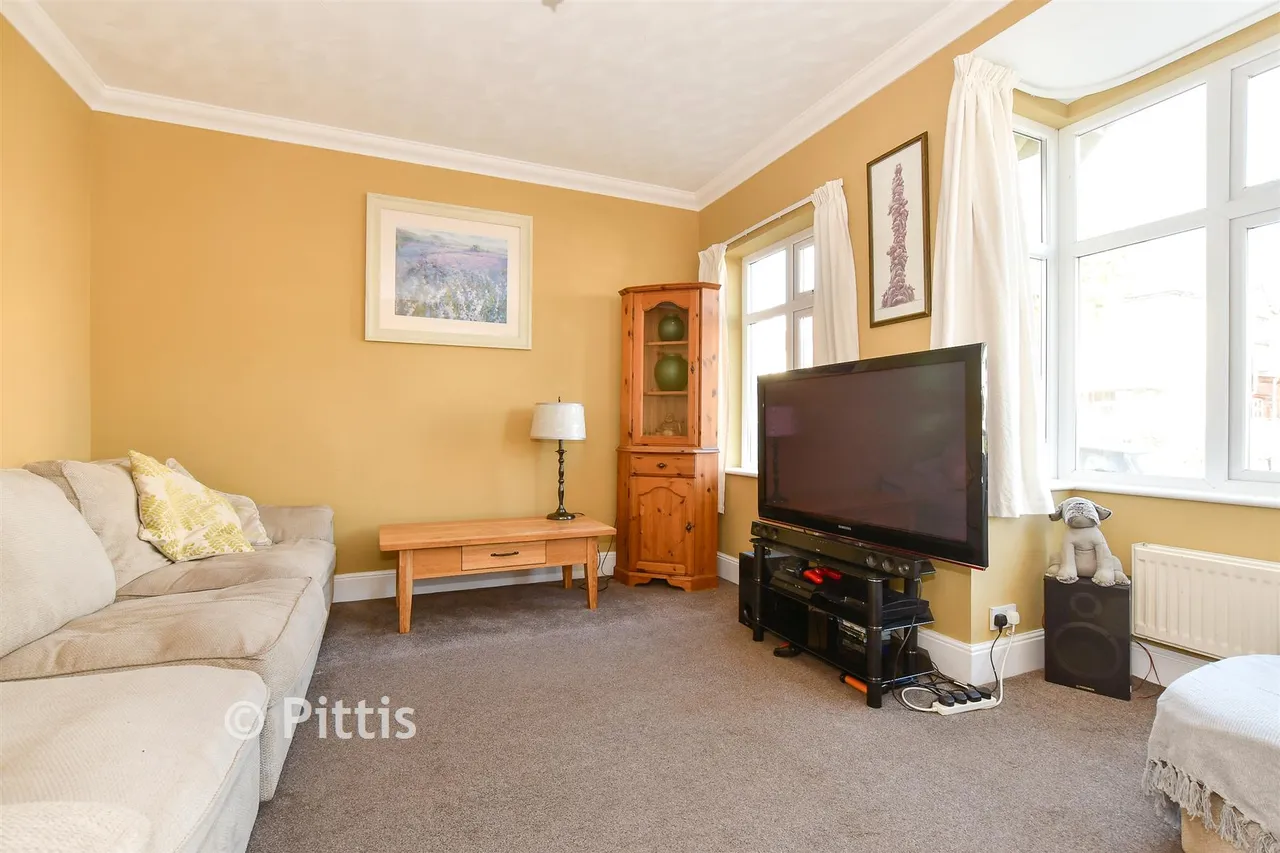 Victoria Road, Sandown, PO36, photo 2