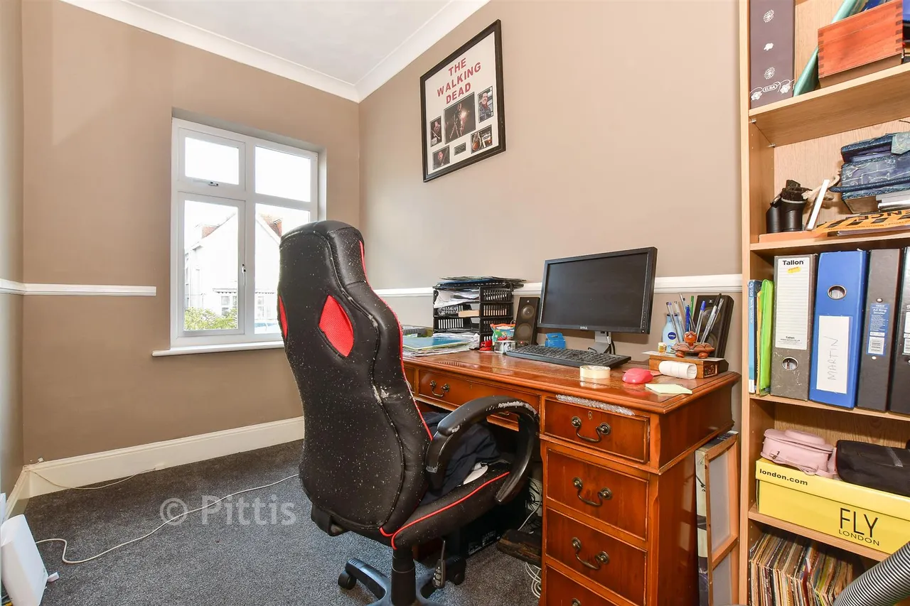Victoria Road, Sandown, PO36, photo 9