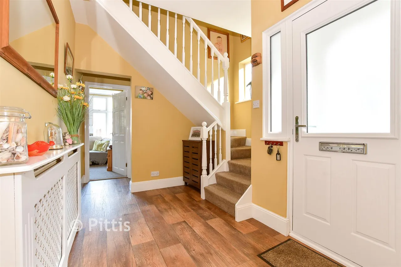Victoria Road, Sandown, PO36, photo 4