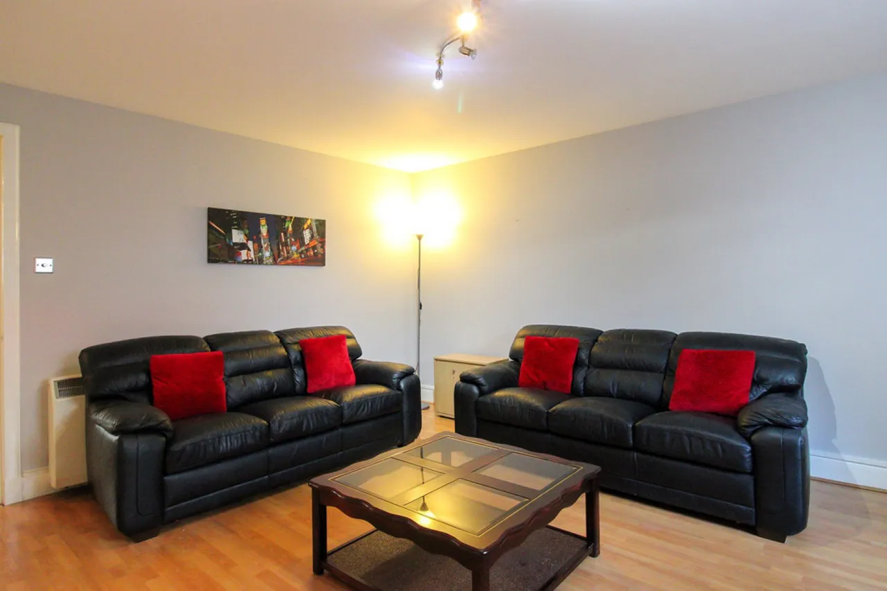 2 bed flat to rent, Crown Street, Aberdeen, AB11