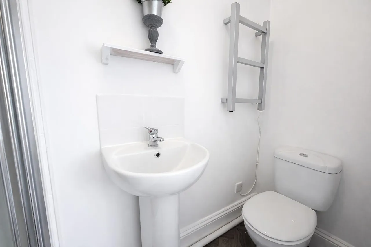 Doveston Road, Sale, M33, photo 32
