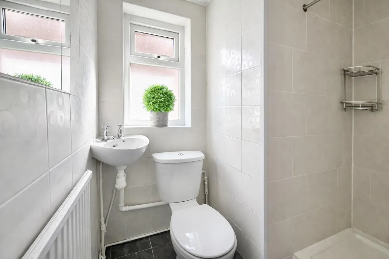 Doveston Road, Sale, M33, photo 18