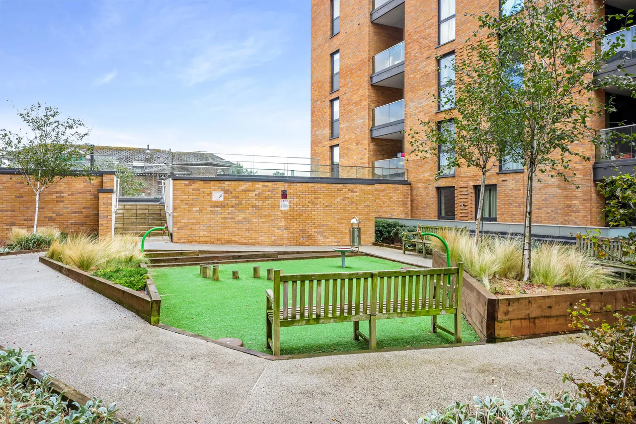 Montrose Crescent, Stretford, HA0, photo 8
