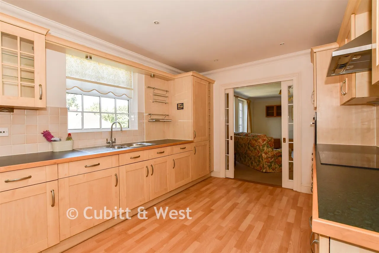 Potters Place, Horsham, RH12, photo 3