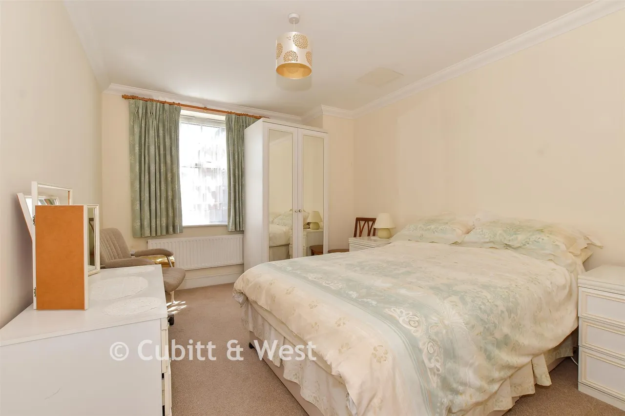 Potters Place, Horsham, RH12, photo 8