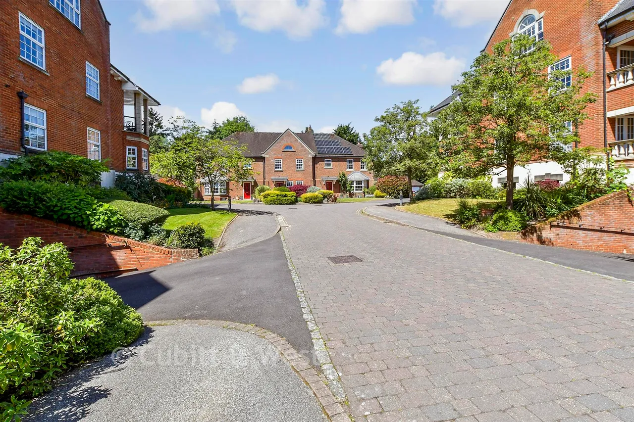 Potters Place, Horsham, RH12, photo 12