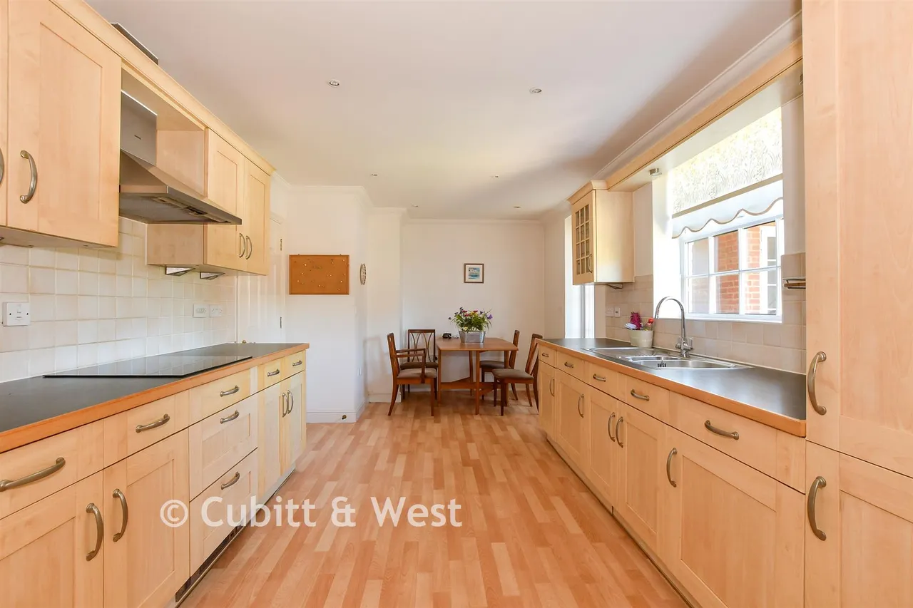 Potters Place, Horsham, RH12, photo 4