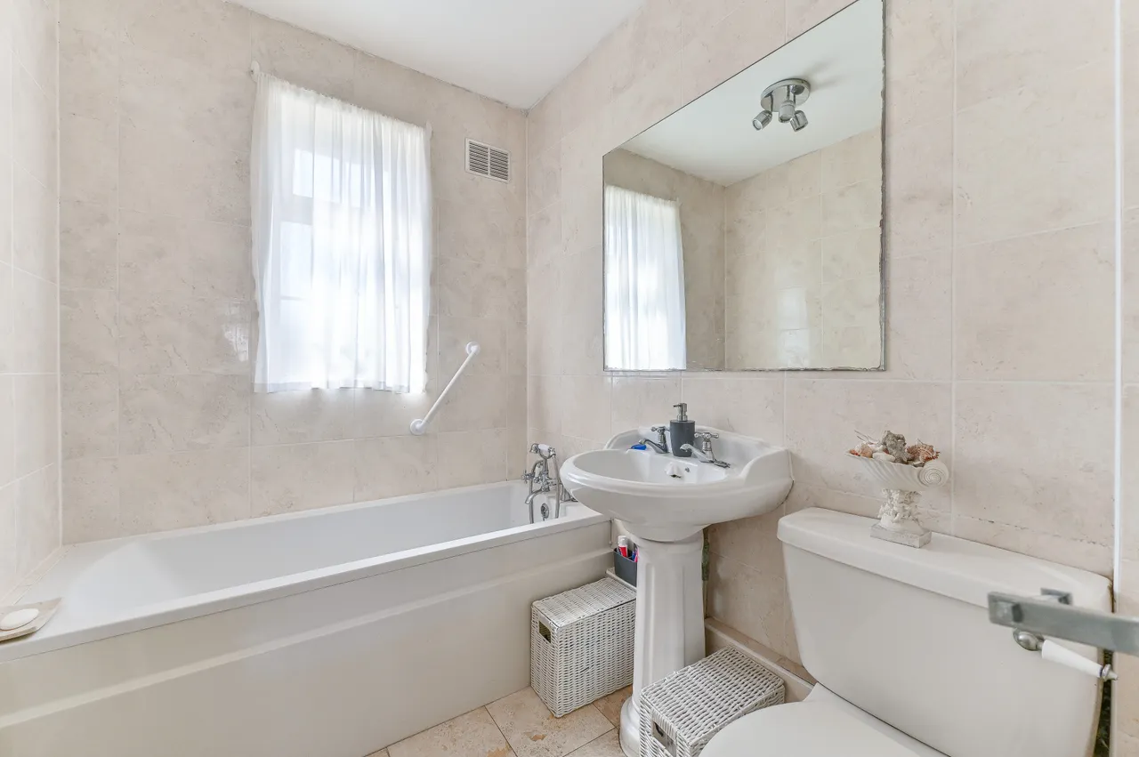 47 Phyllis Avenue, New Malden, photo 11