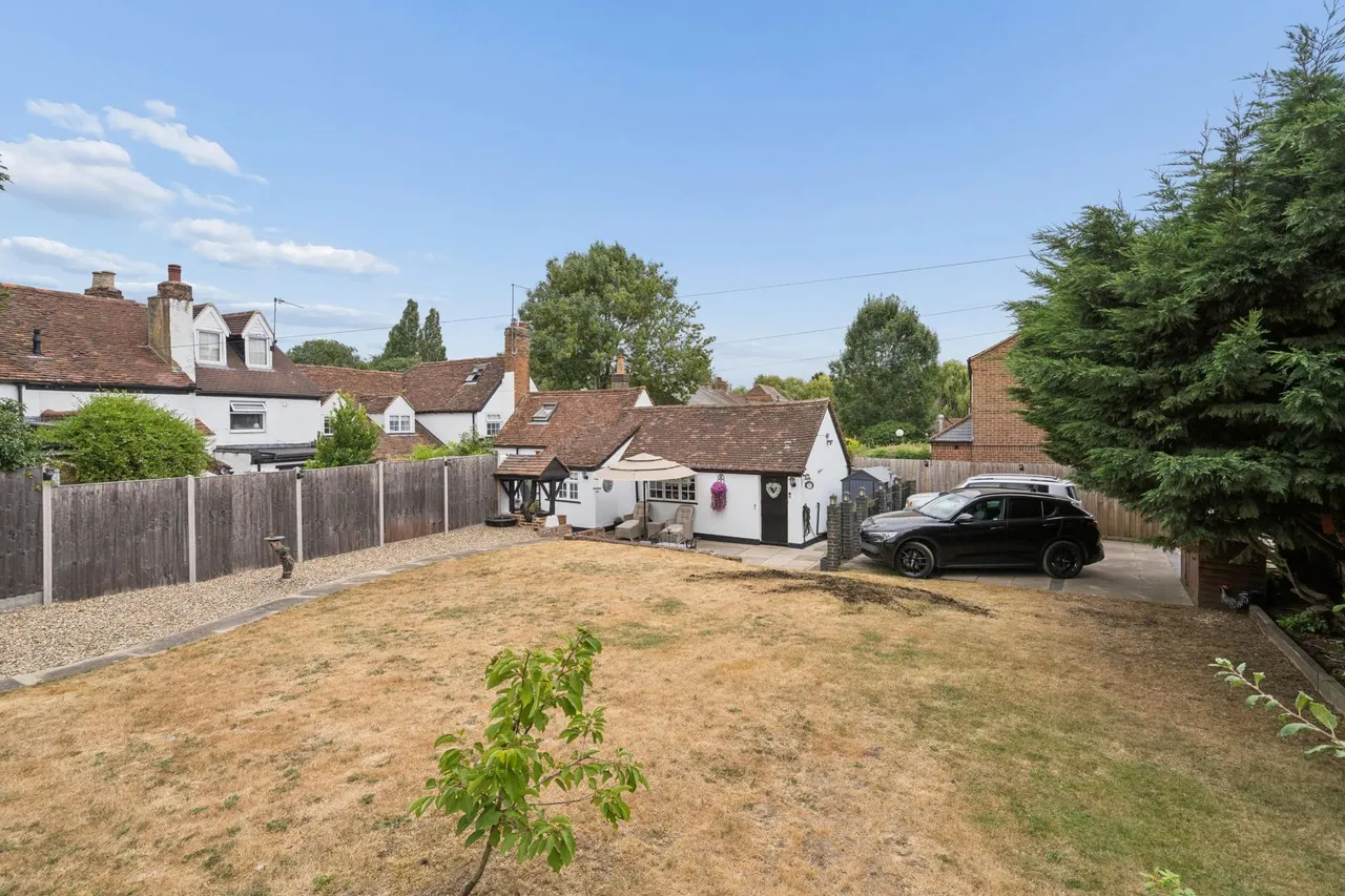 High Street, London Colney, AL2, photo 25