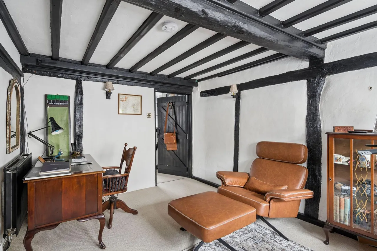 High Street, London Colney, AL2, photo 9